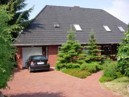 Unser Haus - 
Ihr Urlaubdomizil. Wohnen unmittelbar am Meer mit freiem Blick auf die Nordsee!Genießen Sie die Ruhe und die gute Luft bei uns in Schobüll.

 
 / Appartement "Ellen Lenz" in Husum-Schobüll