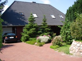 Unser Haus - Ihr Urlaubsdomizil.
Wohnen unmittelbar am Meer mit freiem Blick auf die Nordsee!
Genießen Sie die Ruhe und die gute Luft bei uns in Schobüll. / Ferienwohnung "Ellen Lenz" in Husum-Schobüll