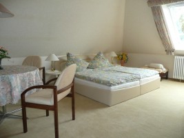 Französisches Bett mit 2 getrennten Matratzen / Appartement "Ellen Lenz" in Husum-Schobüll