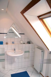 Dusche mit WC in Komfort-
höhe / Ferienwohnung " Möwe" in Husum-Schobüll