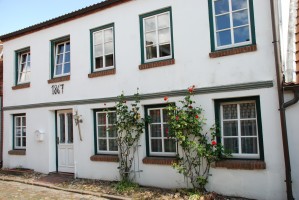 in der verkehrsberuhigten kleinen Strassee genießen Sie die Ruhe / Ferienwohnung "Altstadtidyll -Gartenidyll" in Husum / Nordsee