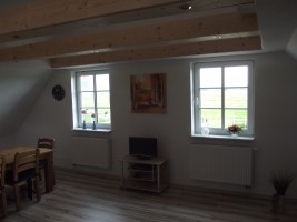 Wohnzimmer mit Esstisch / Ferienwohnung "Haus Iwersen" in Hattstetdtermarsch