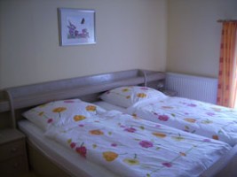 Zweites Schlafzimmer mit Doppelbett. / Ferienwohnung "Halligblick" in Nordstrand