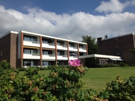 Mit direktem Blick vom gemütlichen Balkon auf die Nordsee - unser schönes Appartement. Da wo die Rose hinzeigt wohnen Sie:-)! / Ferienwohnung "Meerblick" in Husum-Schobuell