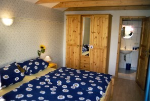 3 Schlafzimmer mit Doppelbett
180x200 cm mit guten Matratzen, verstellbaren Lattenrosten, eine Fernsehmöglichkeit direkt im Zimmer
 / Ferienhaus "Marschblick" in Hattstedtermarsch