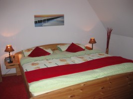 Schlafzimmer 1 im OG / Ferienwohnung "Nordisches Nest" in Friedrichstadt