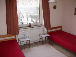 Schlafzimmer mit zwei Einzelbetten / Ferienwohnung  in Husum