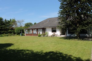 Garten mit Liegewiese / Ferienwohnung "Haus Johannsen" in Husum