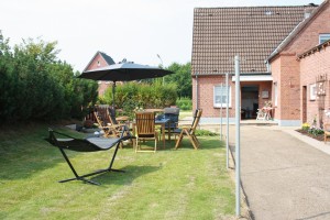 Entspannung im Gartenbereich / Ferienhaus "DEKO" in Husum