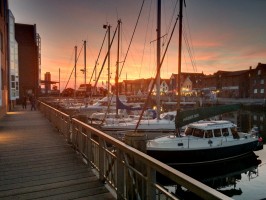 Abendstimmung vor der Ferienwohnung / Ferienwohnung "Ferienwohnung am Binnenhafen" in Husum