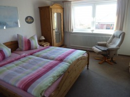 Zweites Schlafzimmer mit Doppelbett / Ferienwohnung "Haus Pedi" in Husum-Schobüll