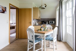 Küche mit Einbauküche / Ferienwohnung "Elke Volkerts" in Nordstrand