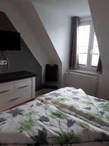 Schlafzimmer mit Doppelbett. / Ferienwohnung "Birgit Lange" in Husum