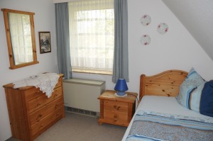 Zweites Schlafzimmer mit Einzelbett / Ferienwohnung "Damitz" in Hattstedtermarsch