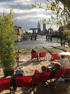 "Strand" am Binnenhafen beim Hafenfest / Ferienwohnung "Husum-Tied" in Husum