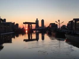 Abendsonne über der Klappbrücke / Ferienwohnung "Husum-Tied" in Husum