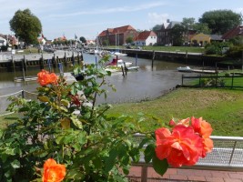 Tönninger Hafen mit Blick zum Alten Packhaus / Ferienwohnung "Husum-Tied" in Husum