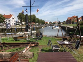 Die alte Werft in Tönning, heute bewirtschaftet mit Kaffee und lecker Kuchen / Ferienwohnung "Husum-Tied" in Husum