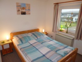 Zweites Doppelzimmer!
Kinderreisebett und Notbett
können auf gestellt werden. / Ferienhaus "Haus Seestern" in Nordstrand