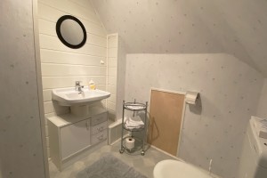 WC im OG mit Waschgelegenheit 
inkl. Handtücher / Ferienwohnung "Ferienwohnung Jessen 2" in Husum OT Schobüll