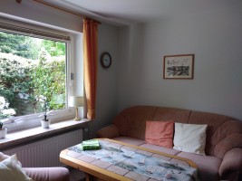 Wohnzimmer,Sitzgarnitur mit Tisch / Ferienwohnung " Haus Anne-Lene I" in Husum-Schobüll