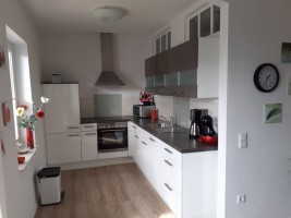 die vollausgestattete offene Küche / Ferienwohnung "Urlaub-schön und apart" in Husum