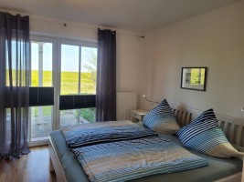 Schlafzimmer 1 mit Doppelbett / Ferienhaus "Haus Wattenmeerblick" in Nordstrand