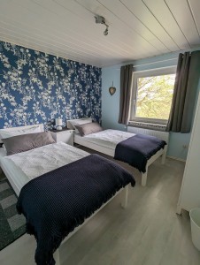 Schlafzimmer mit 2 Einzelbetten / Ferienwohnung "Kleiner Onkel" in Hattstedtermarsch