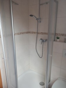Bad mit Dusche / Ferienwohnung "Deichblick" in Husum-Schobüll