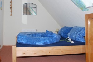 Schlafzimmer Betten 180 cm x 200 cm / Ferienwohnung "Ferienwohnung-Nordsee-Husum" in Husum