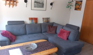 Wohnzimmer  mit Sitzecke / Ferienwohnung "Ferienwohnung Hansen" in Husum